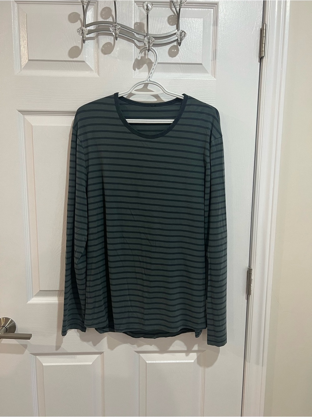 Lululemon Men’s Striped Long Sleeve Shirt Green Blue Size Unknown